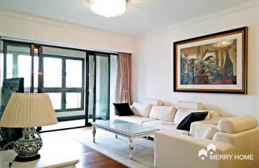 *2brs for rent in Lakeville Regency, Xintiandi area, floor heating.